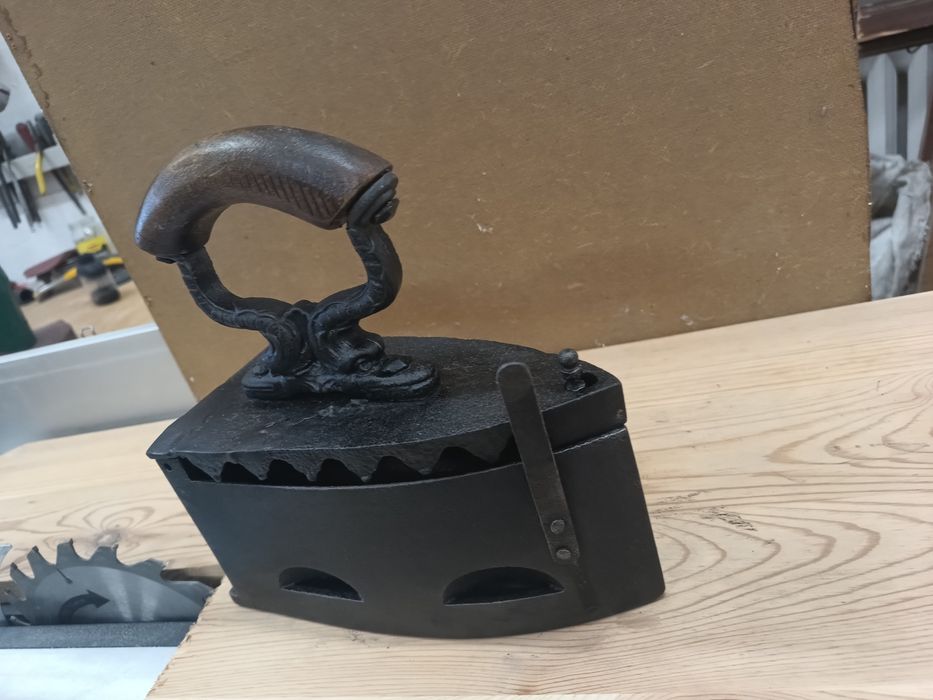 Stare zelazko zabytkowe