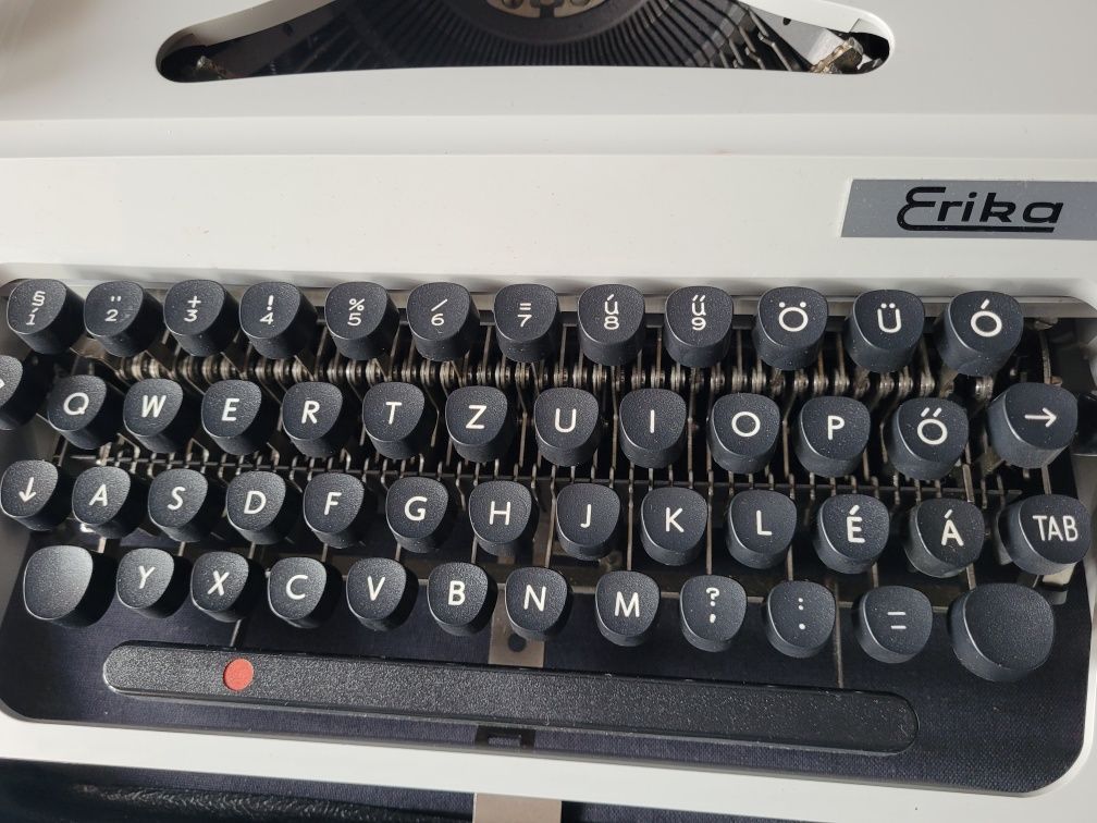 Maszyna do pisania ERIKA lata 70-te NIE UŻYWANA