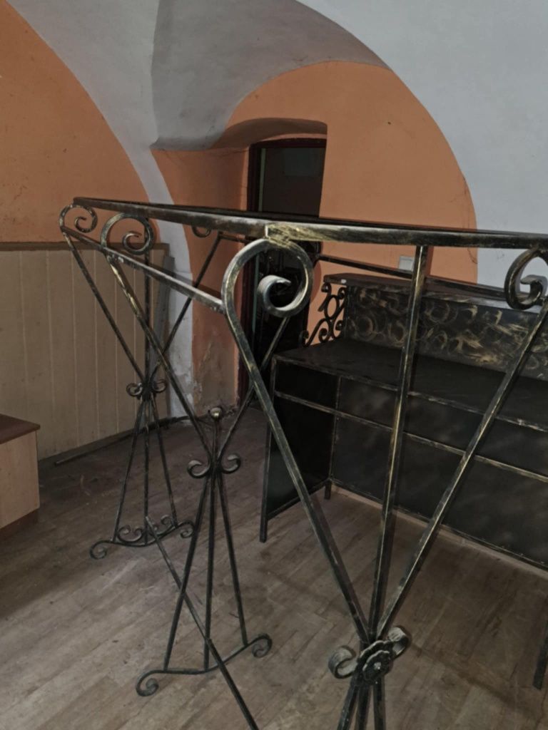 Wieszaki , gondole , półki , krata na buty , wieszaki na paski