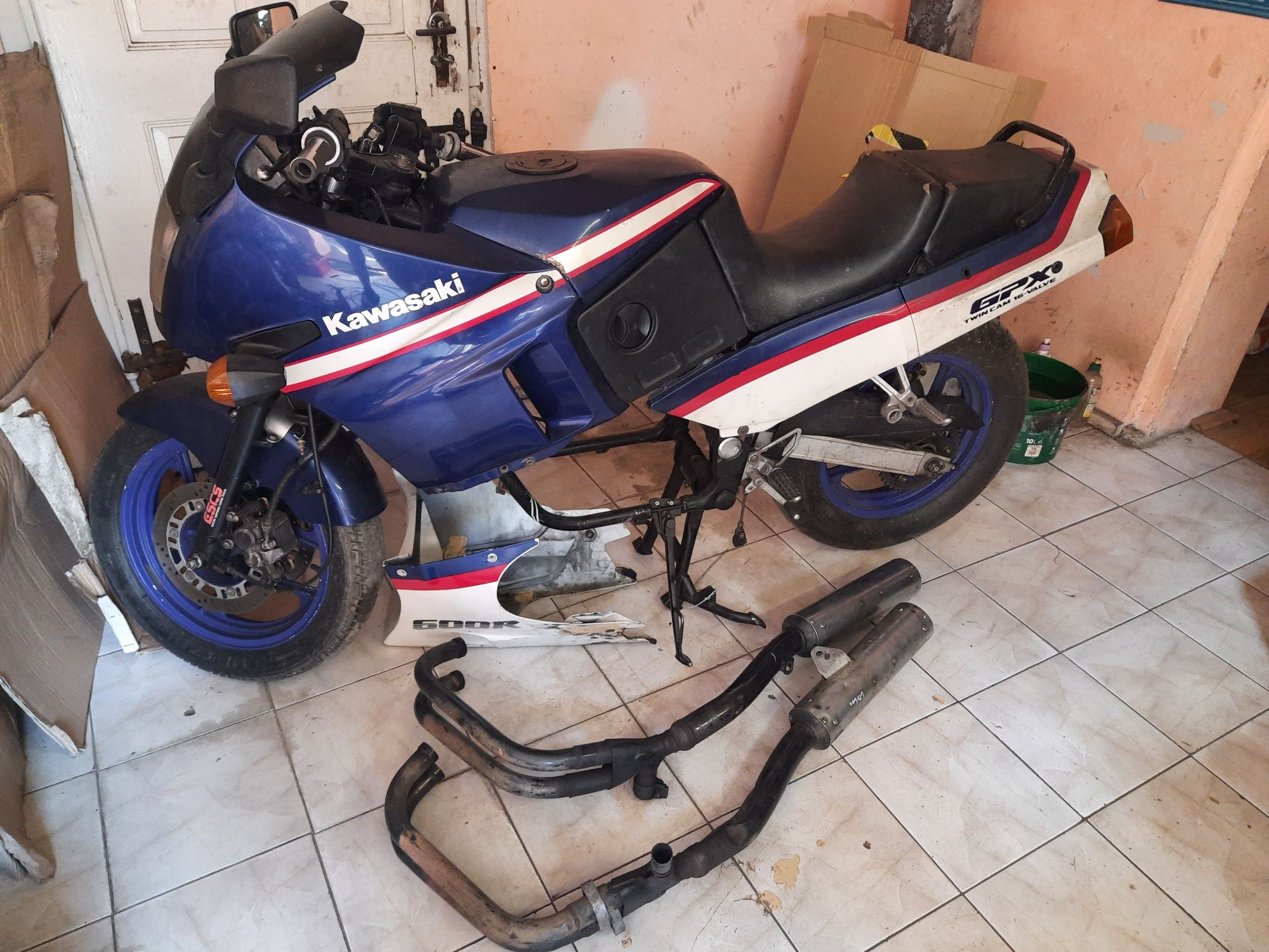 Kawasaki GPX 600 R części gpz 600 moduł bak lagi owiewki stopka wiązka