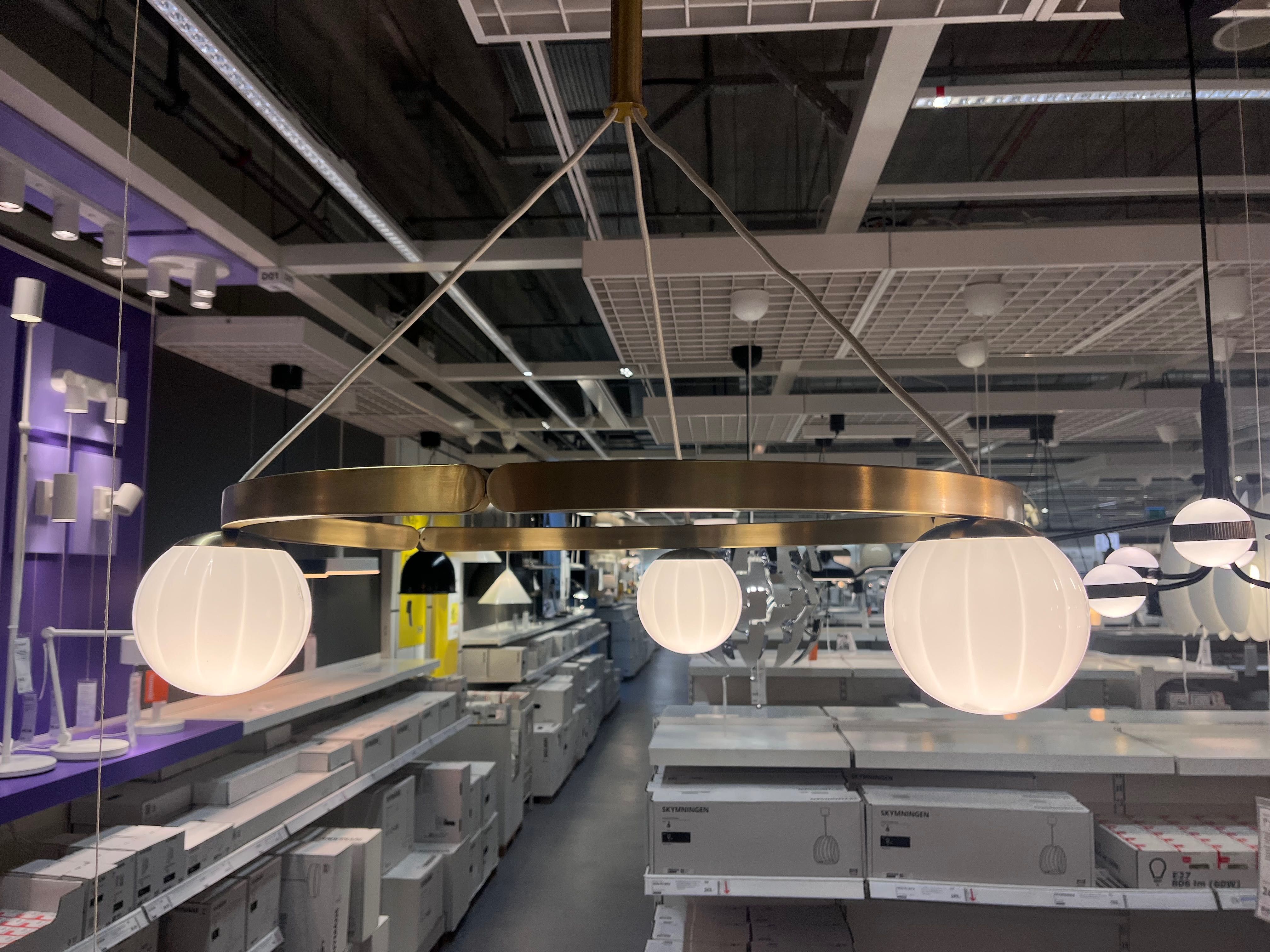 Lampa wisząca do salonu, nad stół.