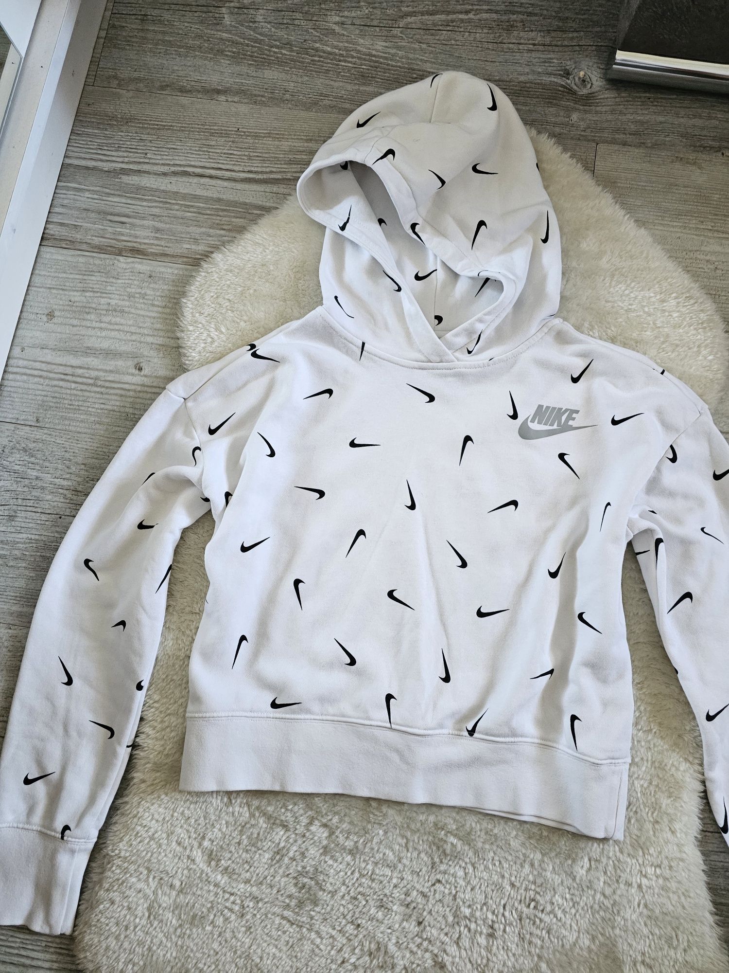 Bluza Nike Swoosh Rozmiar S top Czarna z kapturem crop top M