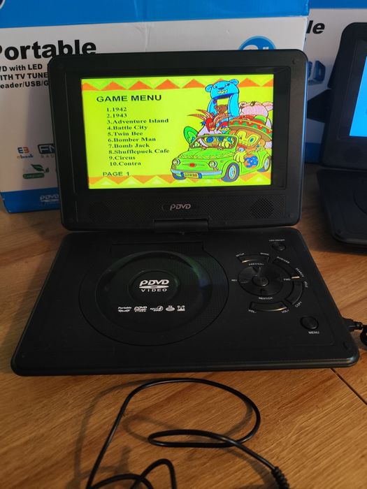 Dwa Przenośne Odtwarzacze DVD GoMedia 9808 z dużym ekranem 9.8 cala .