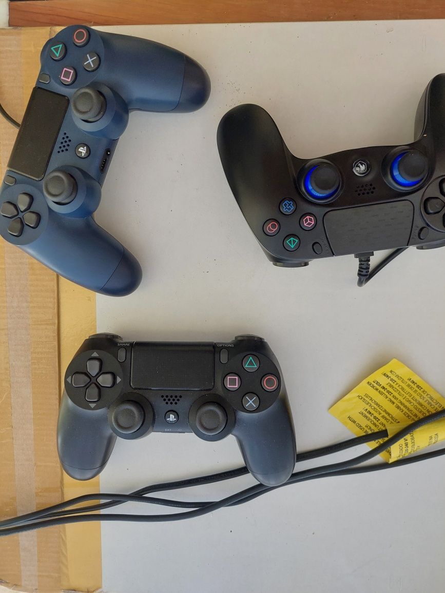 Playstation 4 com muitos extras