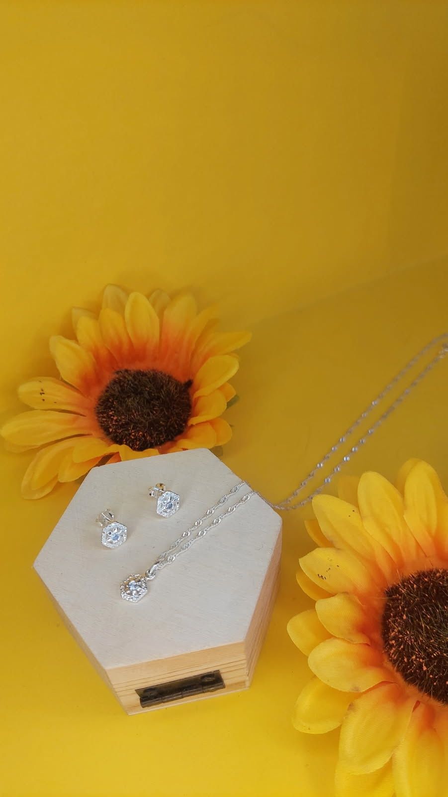 Conjunto luxo folheado a prata 925, semijoia de qualidade.