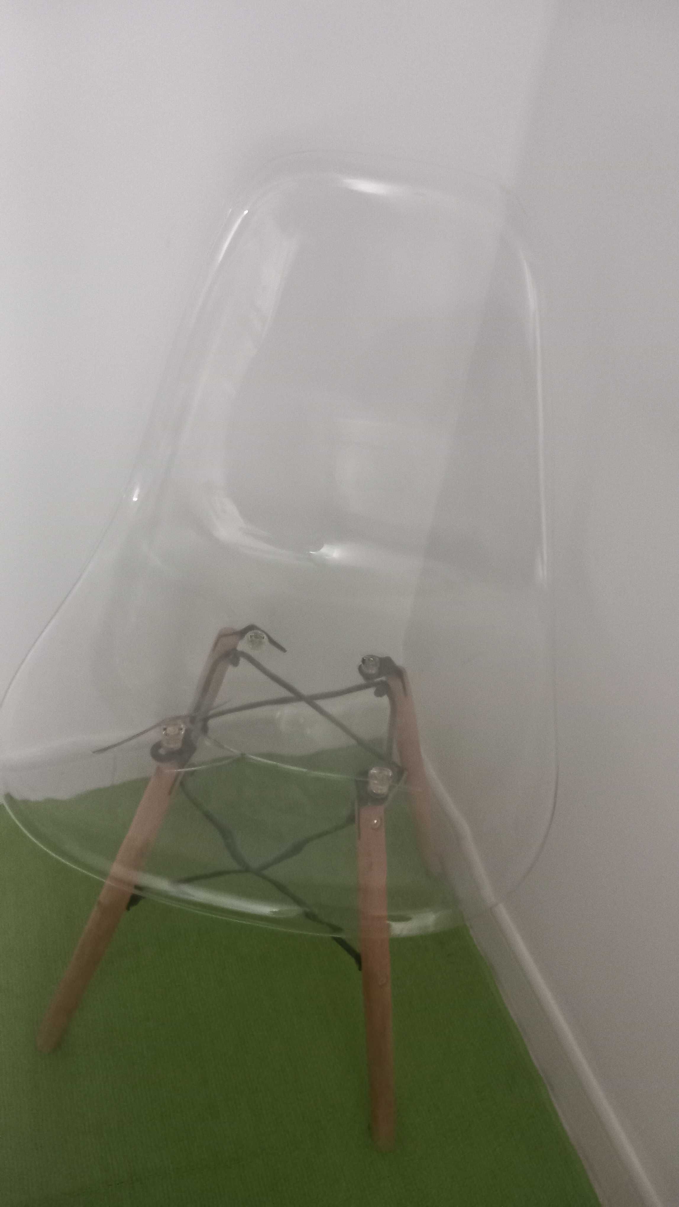Cadeiras transparentes