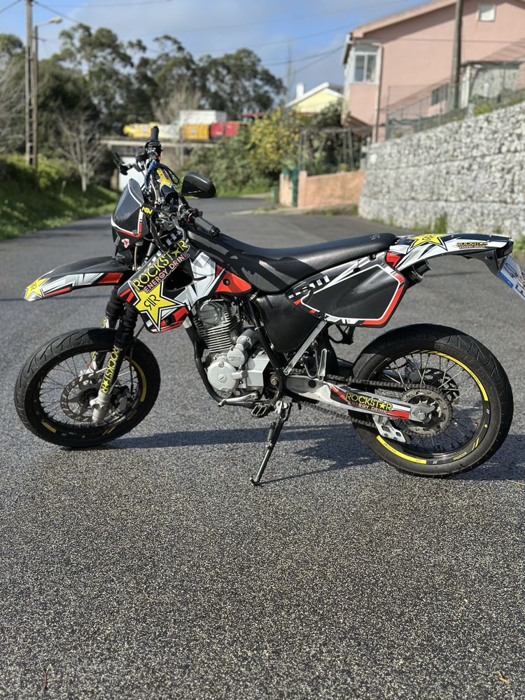 AJP 125 matriculada