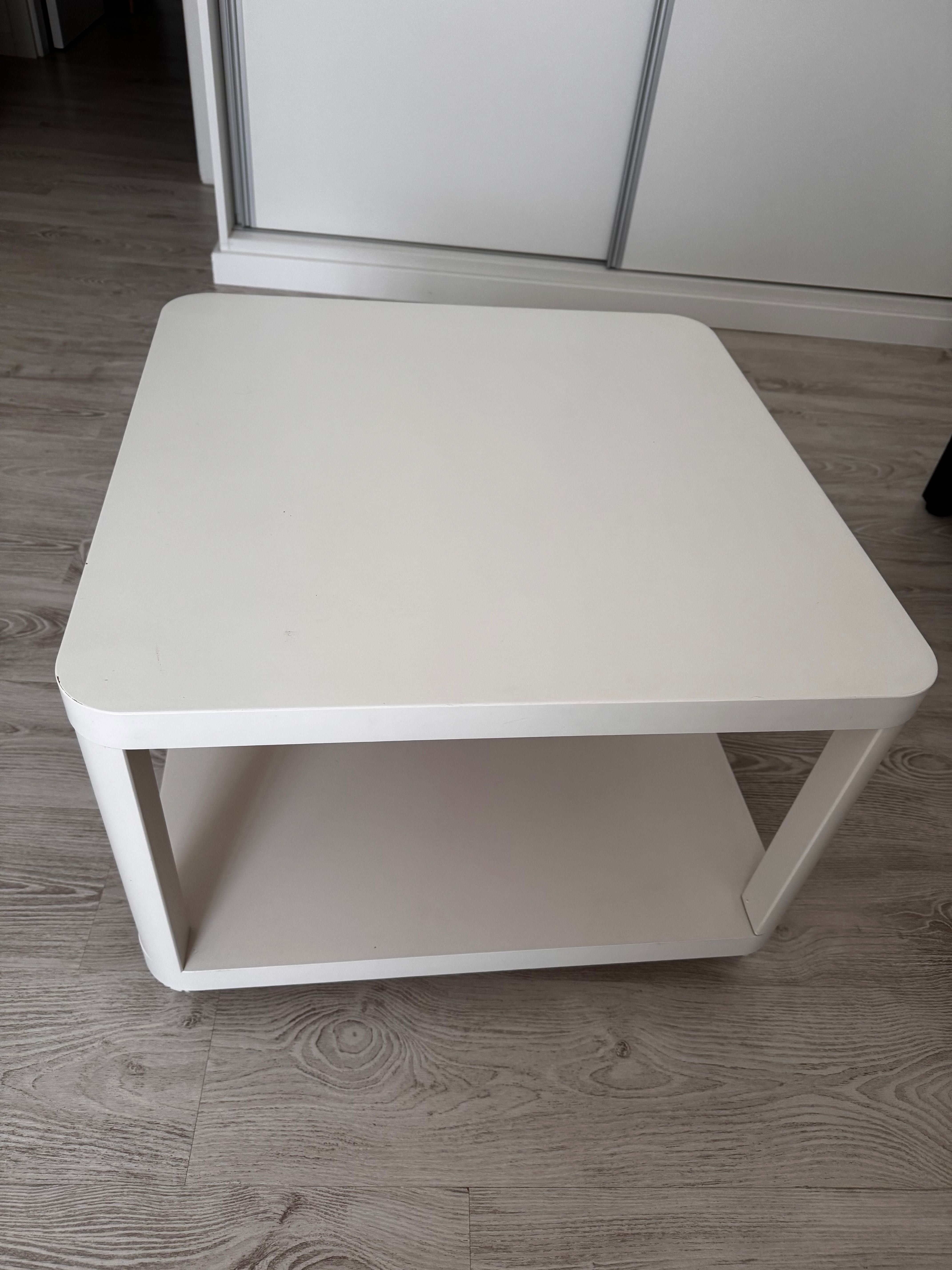 Mesa de apoio com rodas
