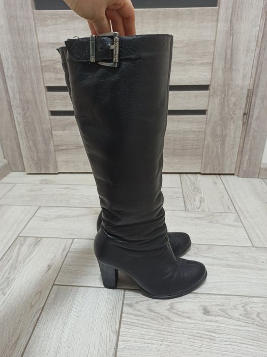 Продам зимові шкіряні сапожки.