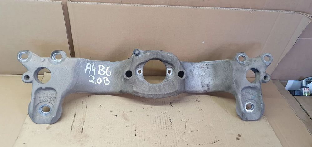 Łapa mocowanie skrzyni biegów Audi A4 B6 8E0399263S