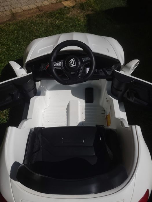 Samochód RSport Auto na akumulator dla dzieci zdalnie sterowane blueto