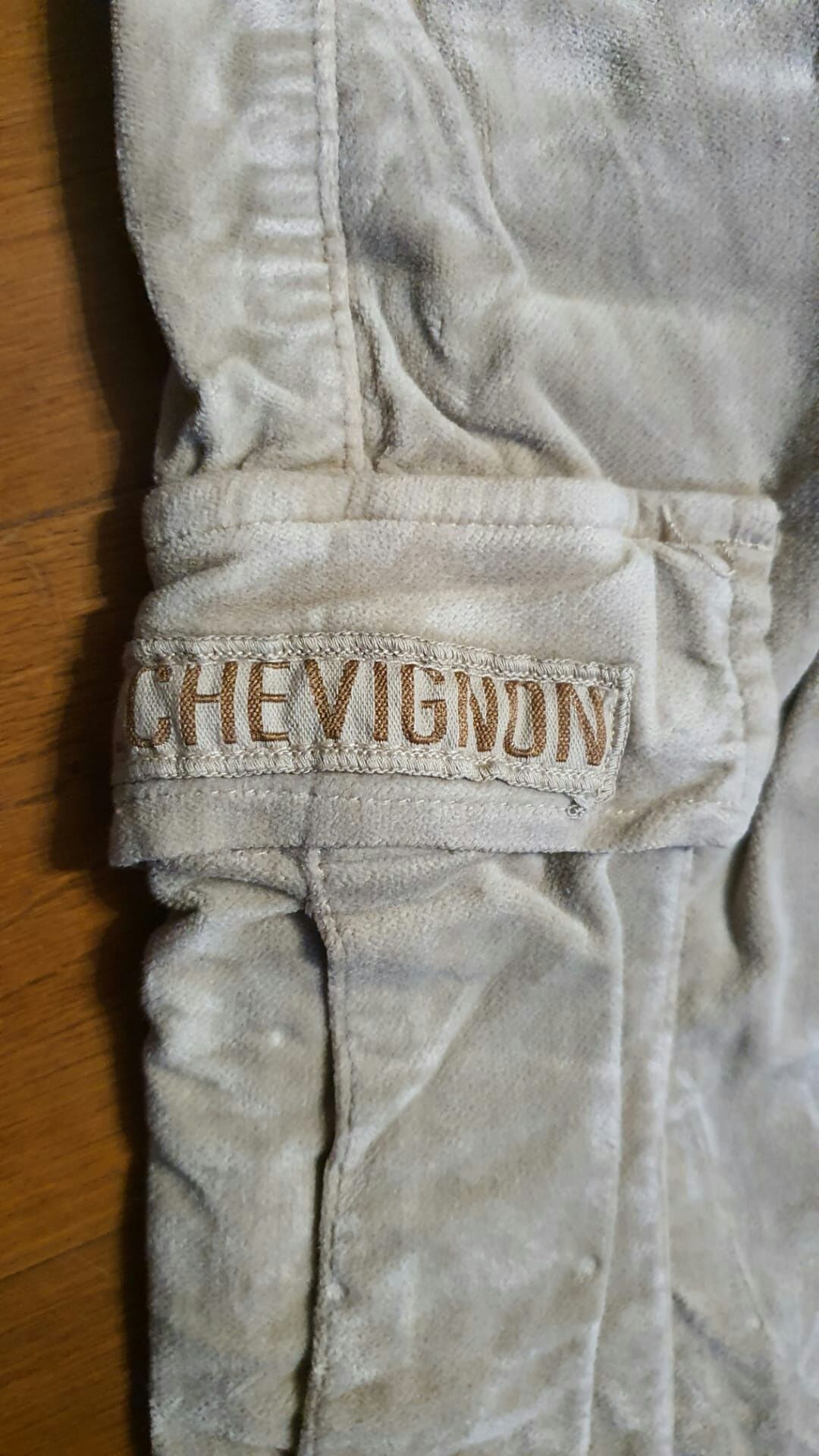 Calças de marca Chevignon novas