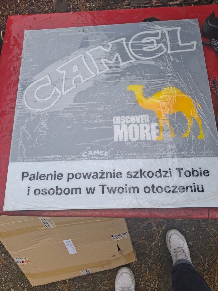 Neon reklama CAMEL