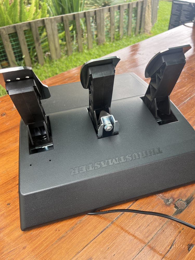 Vendo pedais Thrustmaster T3PA
