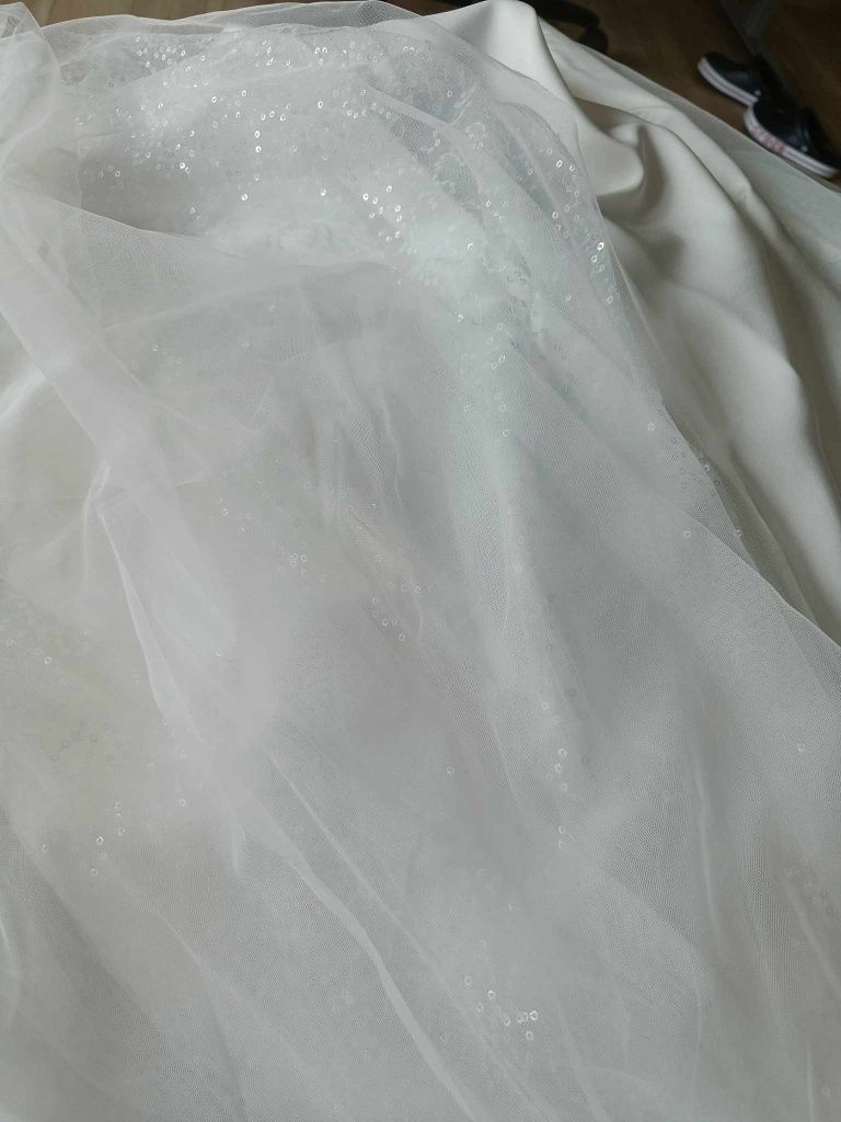 Suknia ślubna z odpinanym trenem dla niskiej osoby 157+8cm obcas
