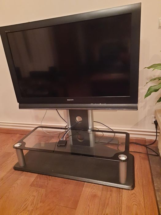 Stolik na telewizor szklana półka