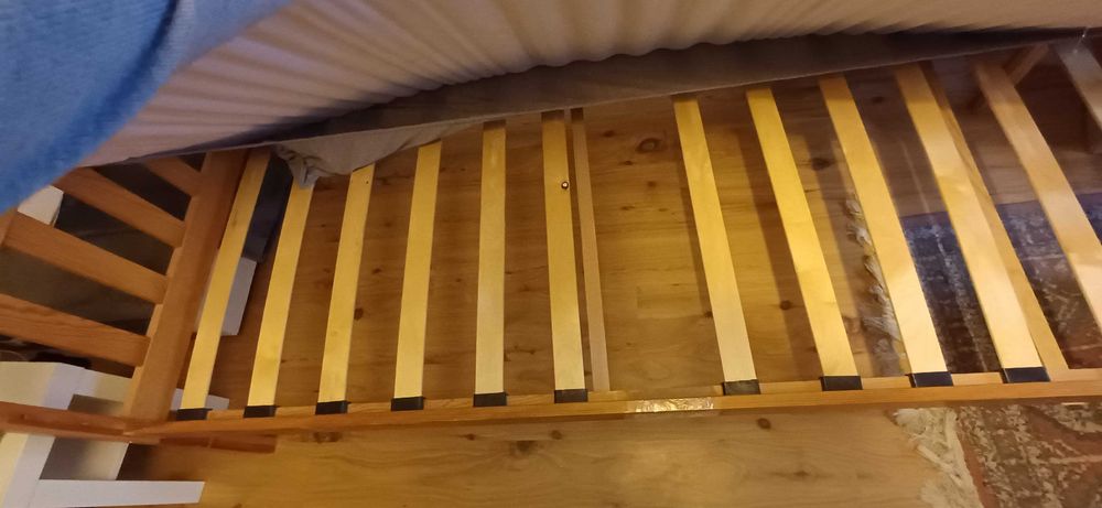 łóżko jednosobowe z materacem