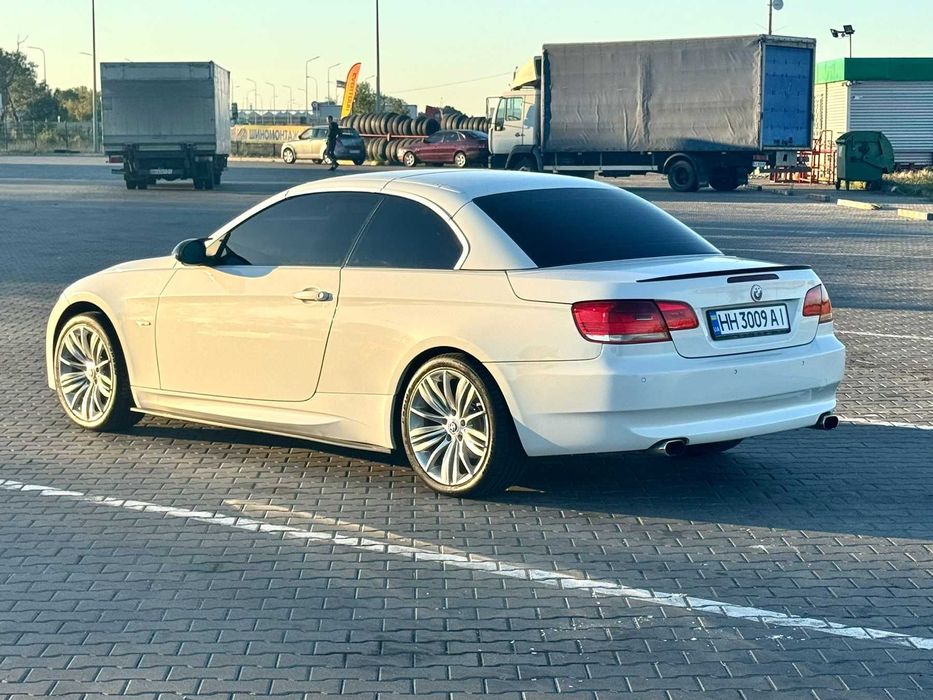 BMW 320i Cabrio E93