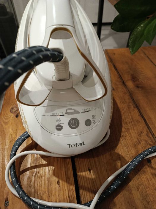 Żelazko Tefal z stacja parową uszkodzone