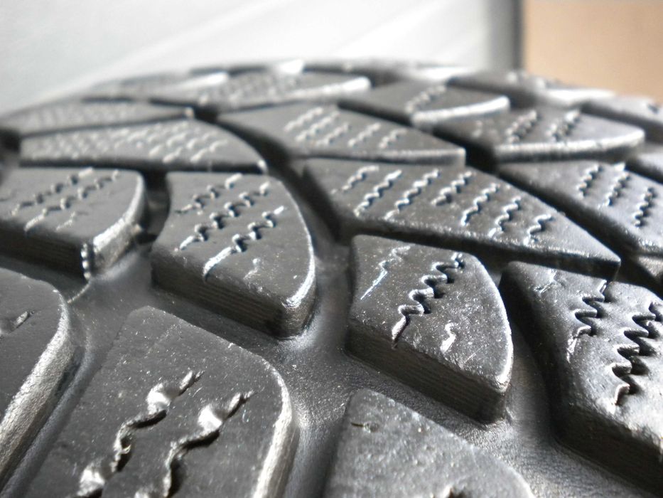 ! 2x Opony zimowe dostawcze Dunlop SpWinterSport 3D 215/60R17C 6mm