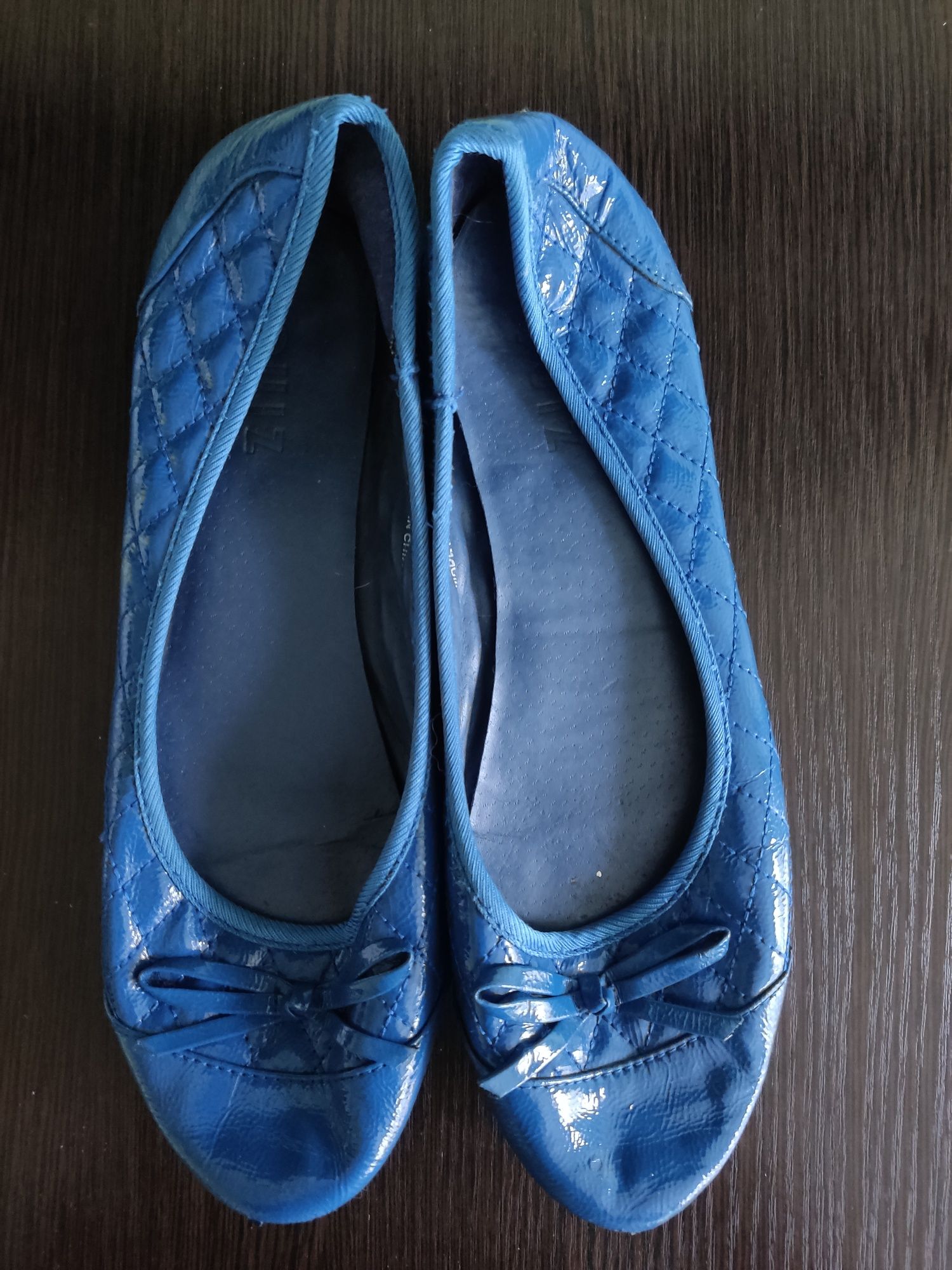 Обувь весна-лето женская и мужская синие балетки бежевые сандали