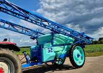 Opryskiwacz ciągany Berthoud Racer