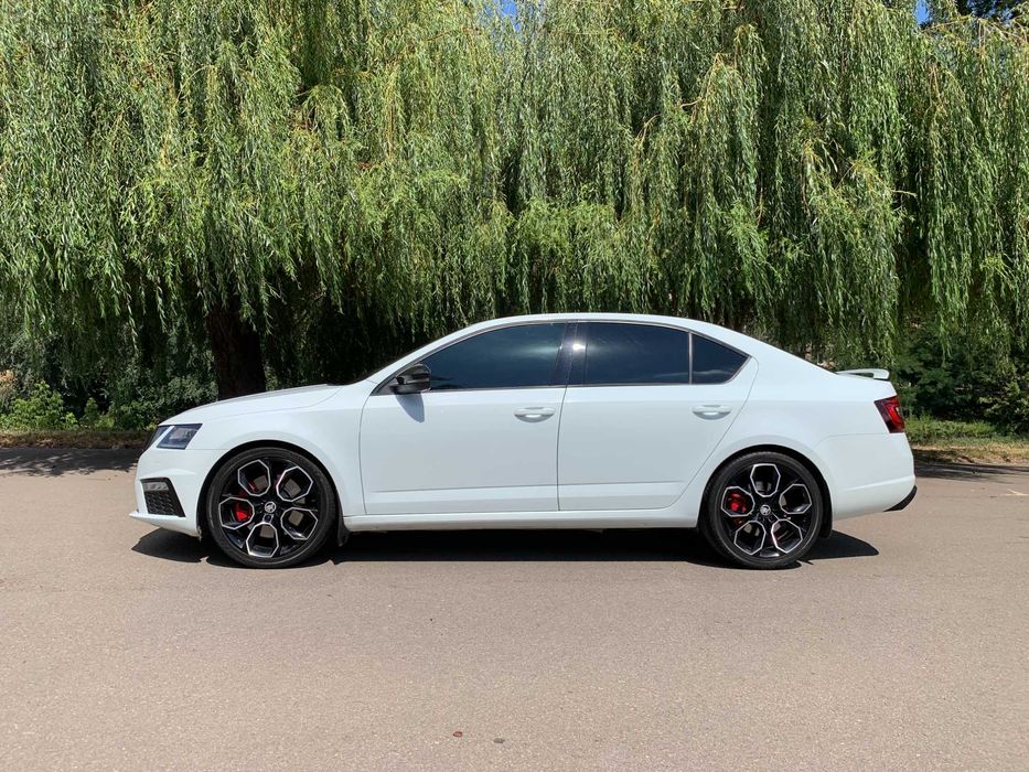 Skoda Octavia RS 2.0 TSI 2018 года.