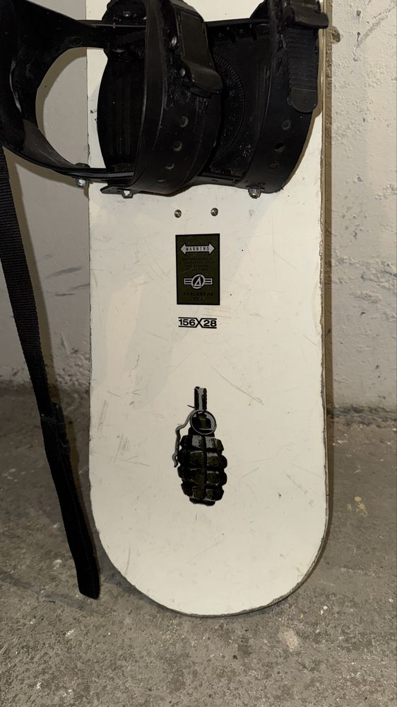 Deska Snowboard Avalanche 156 x 28 z wiązaniami