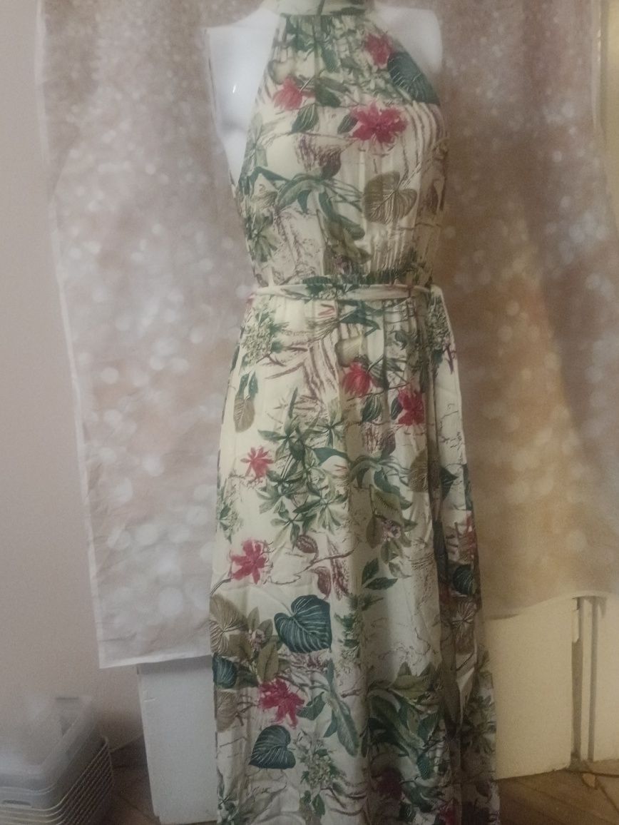 Sukienka z dekoltem halter