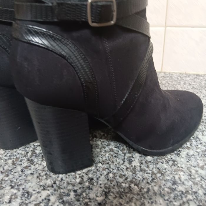 Botas pretas calçado Guimarães