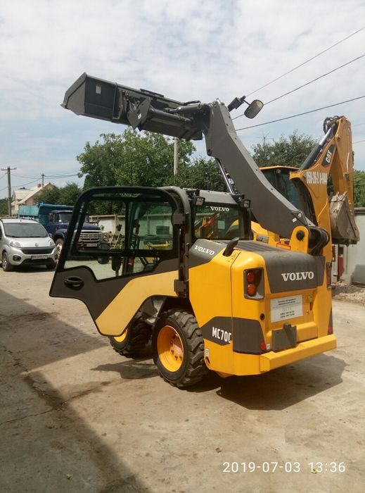 Оренда послуги екскаватора навантажувач мініекскаватори