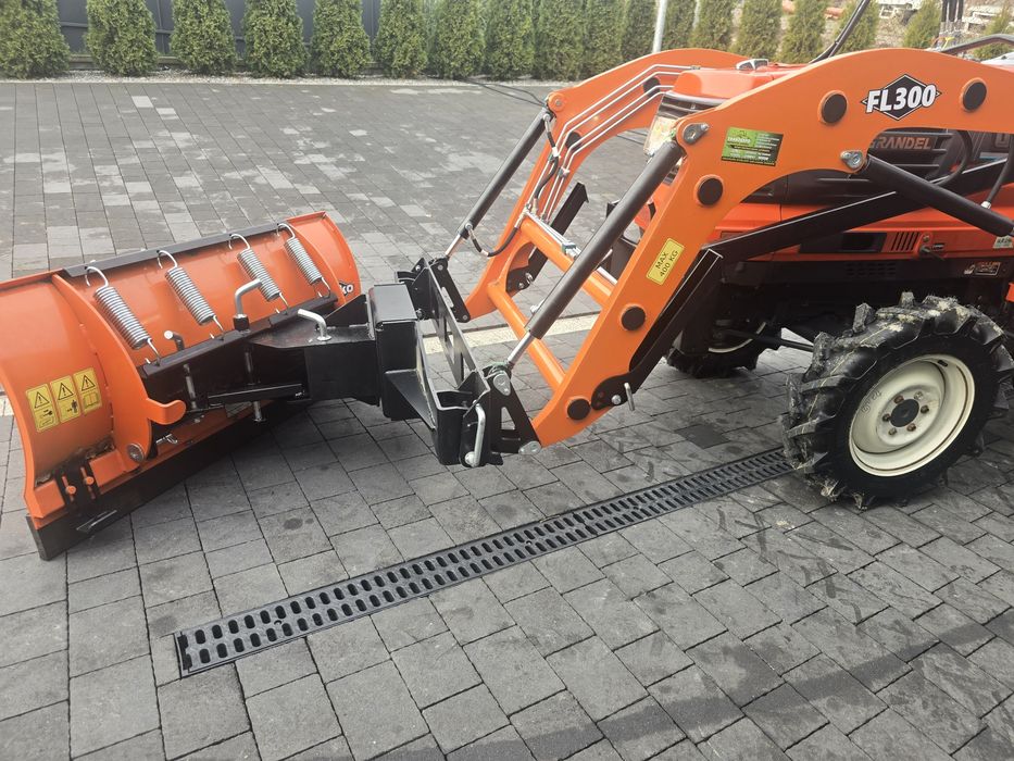 Mini traktor Kubota Gl241,ładowacz czołowy, pług do śniegu