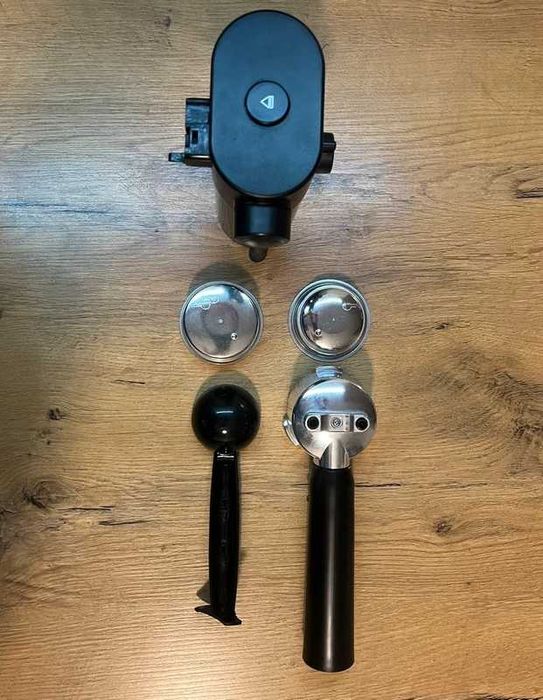 ciśnieniowy ekspres kolbowy Beko Caffeexperto CEP5304X 1628 W czarny