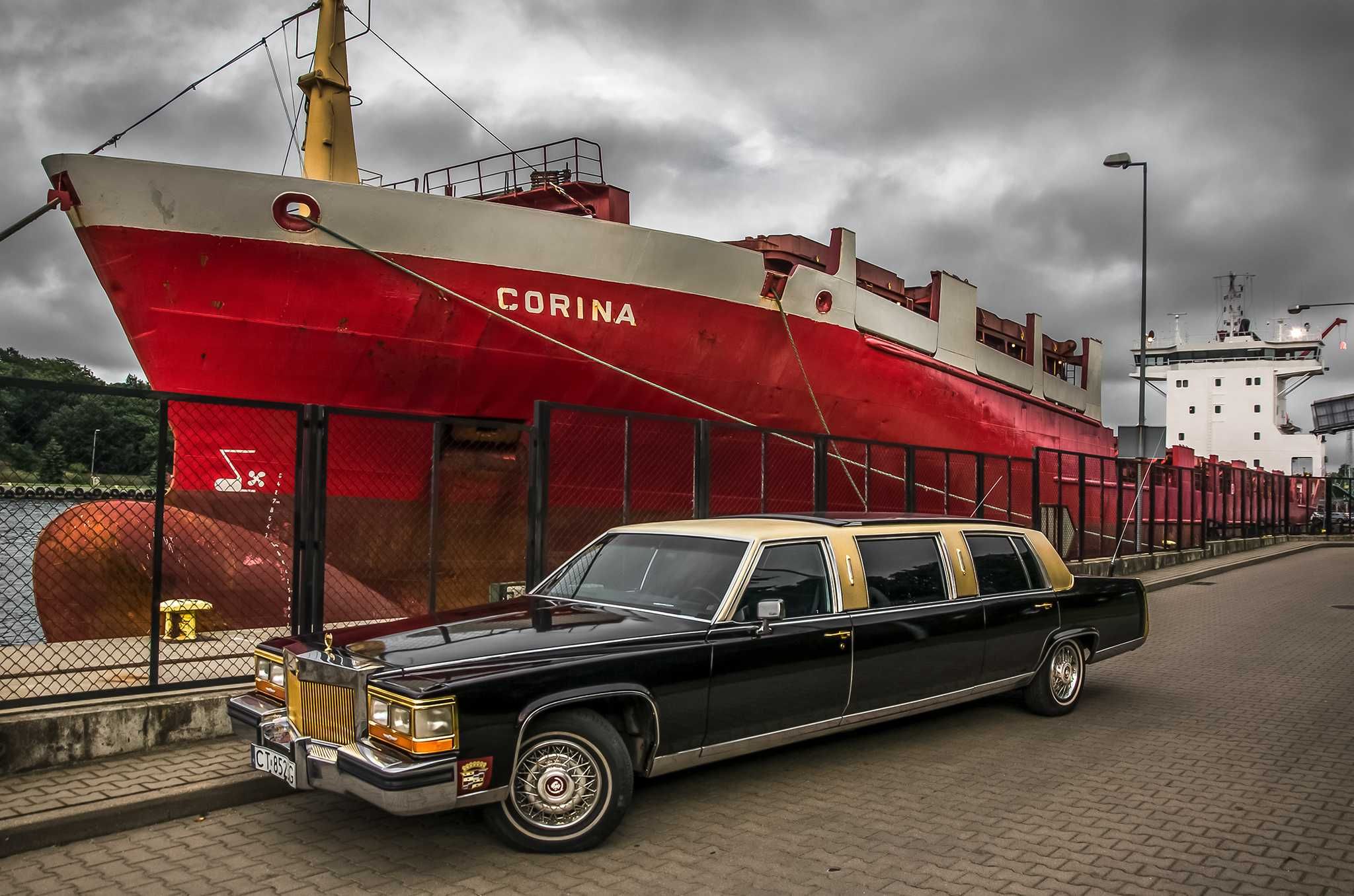 Limuzyna do ślubu ze szklanym dachem CADILLAC ! 7-osobowa