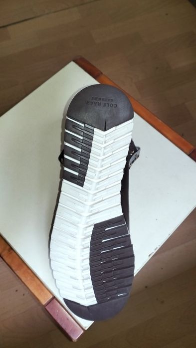 Продам  женские ботинки ZEROGRAND