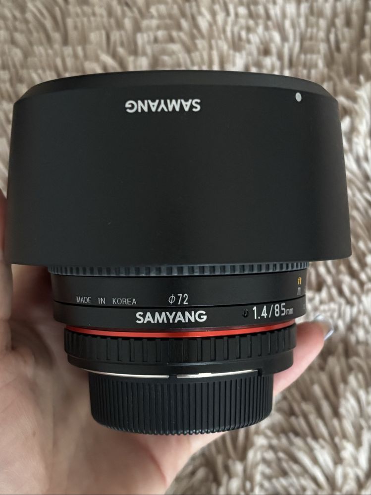 Обʼєктив Samyang 85mm f/1.4