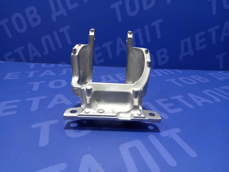 Кронштейн передньої опори двигуна Subaru Outback 2012-2019 41032AJ20A