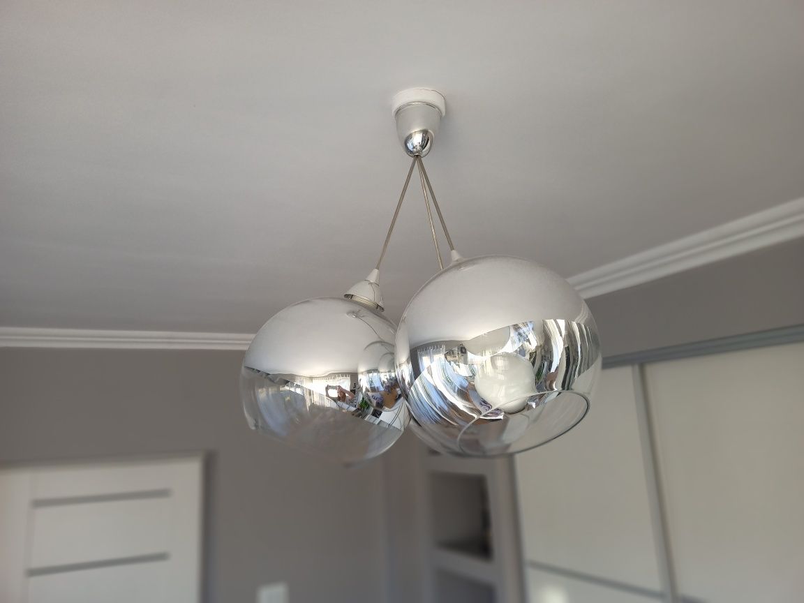Szklana loftowa lampa