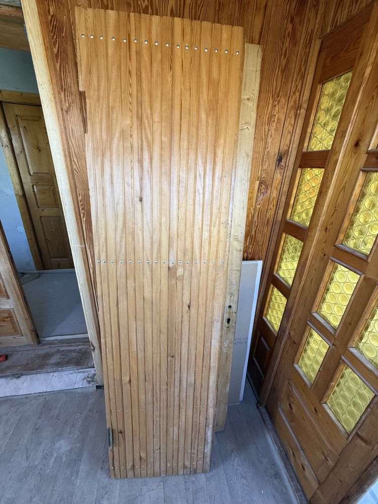 Сиочно Продам деревяні двері