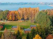 Domki nad jeziorem wakacje Warmia i Mazury jacuzzi sauna plaża pomost