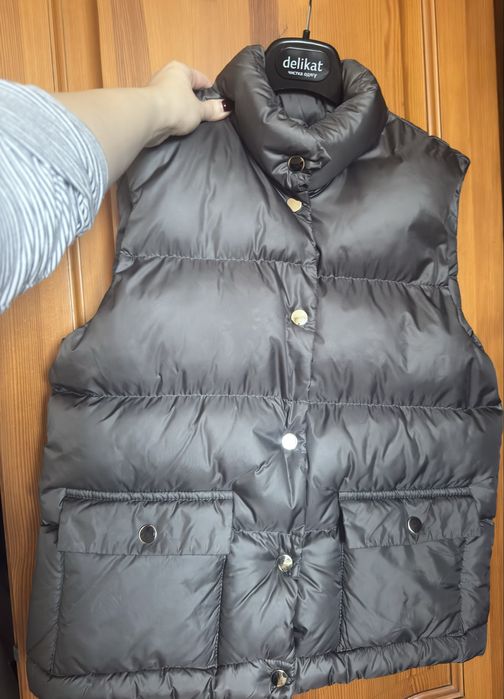 Стильна жіноча жилетка