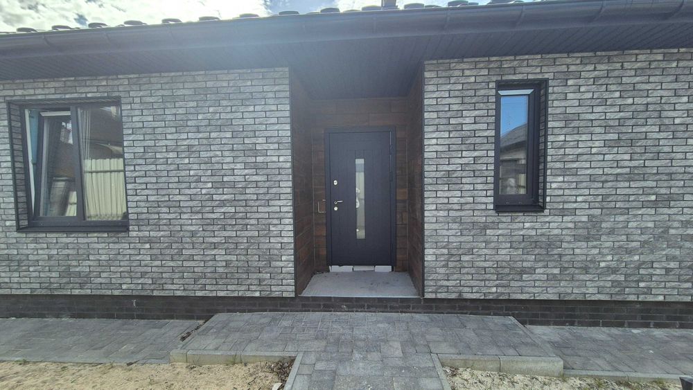 Одноповерховий будинок у Бучі з терасою та ділянкою 6 соток