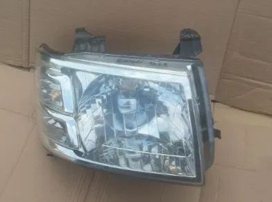 Lampa przednia prawa Ford Ranger III 2006-2009 Reflektor Lampa prawy przód Ford Ranger III 2006-2009