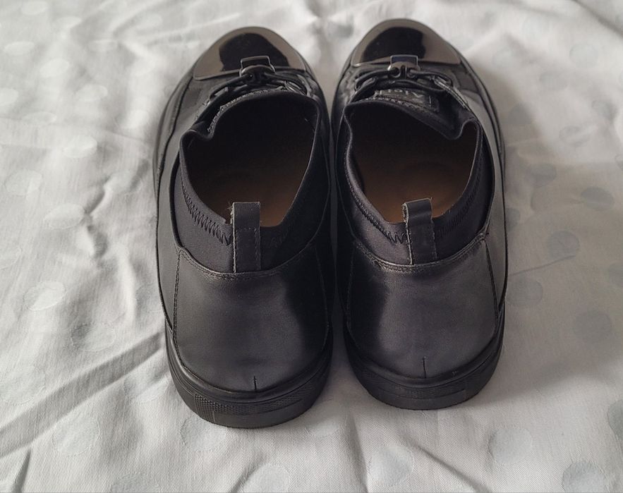 Witam serdecznie.  Mam  na sprzedaż  buty  skórzane damskie.