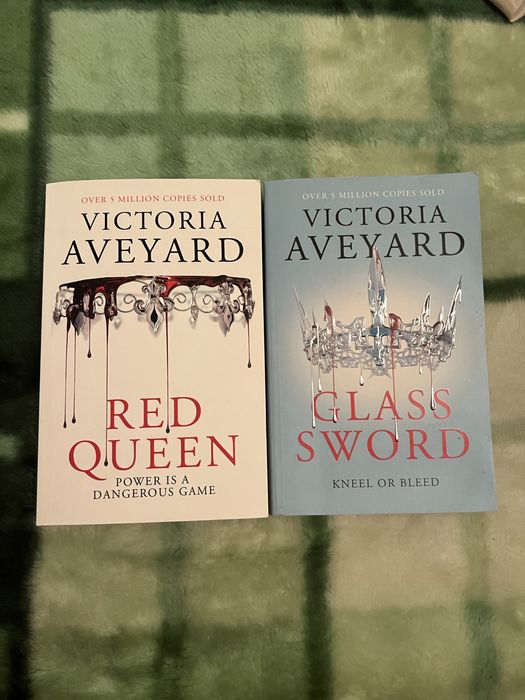 Вікторія Евеярд «Червона Королева» і «Скляний Меч» англійською
