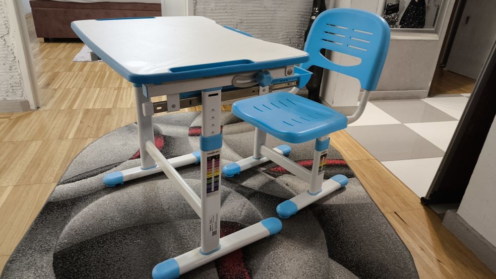 Biurko regulowane z krzesłem