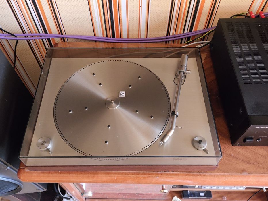 Beogram 1200 проигрыватель пластинок Bang & Olufsen, видео работы