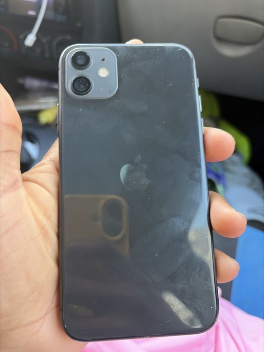 Vendo iphone 11 de 128GB, com marcas de uso, mas ta em um bom estado