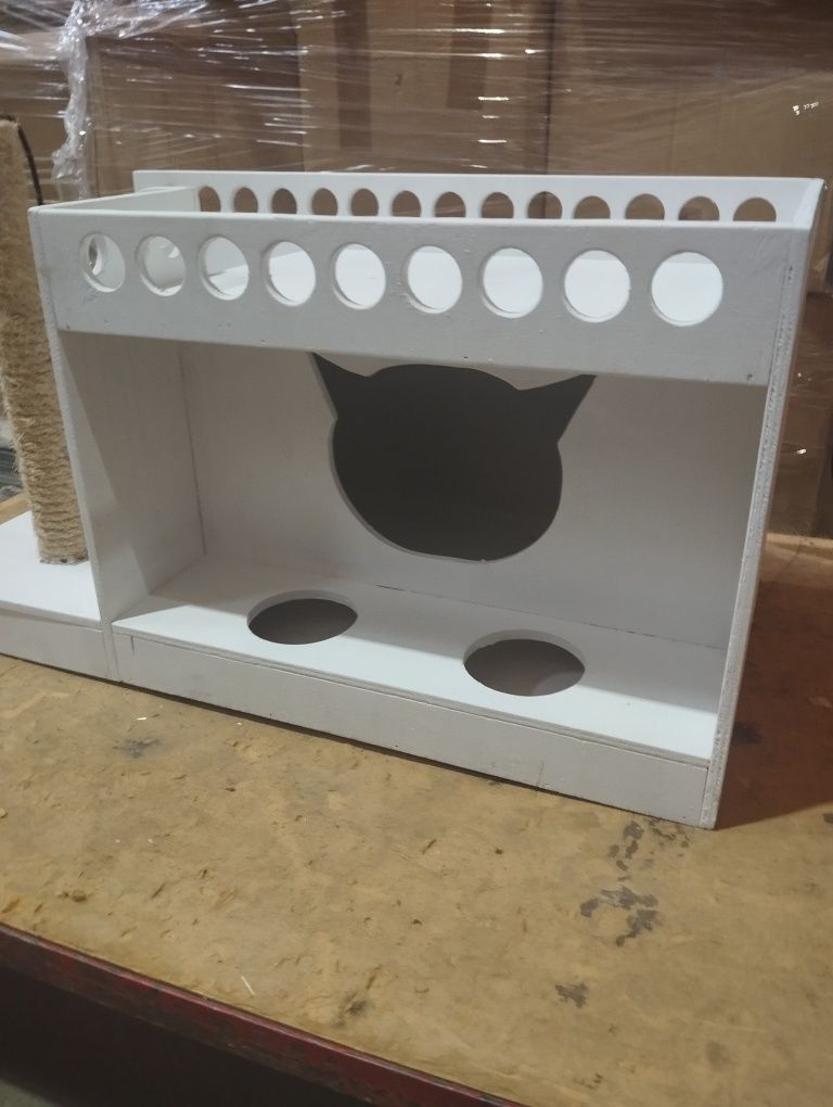 Casa para gatos com arranhador