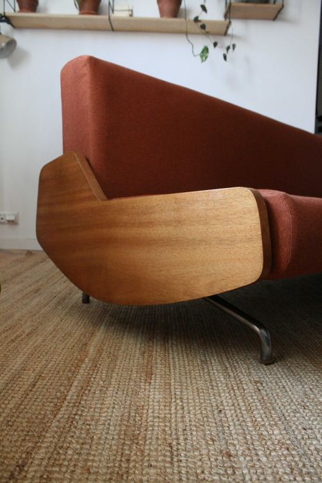 Sofa Różański po renowacji kanapa 458 PRL vintage modern lata 60